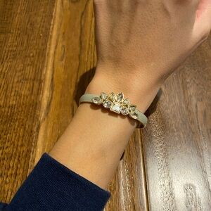 Elegant Gold Bracelet with Crystal Accents